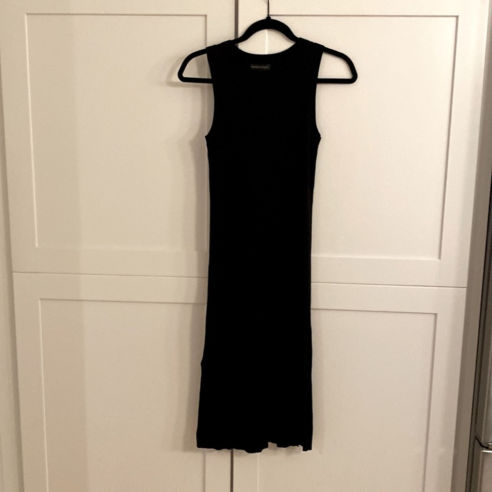 Black ribbed mid-length dress
